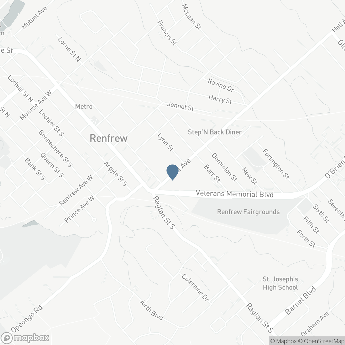 48 HALL AVENUE E, Renfrew, Ontario K7V 2S3